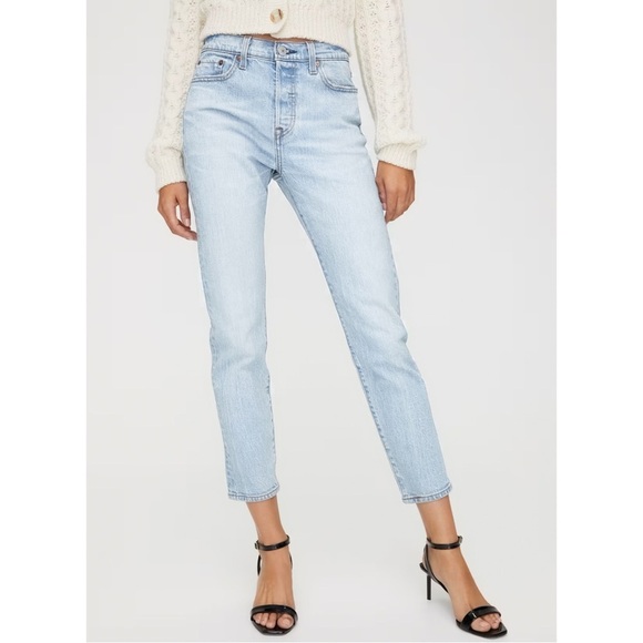 LEVI’S Wedgie Icon Jeans - Light Wash - Picture 2 of 13
